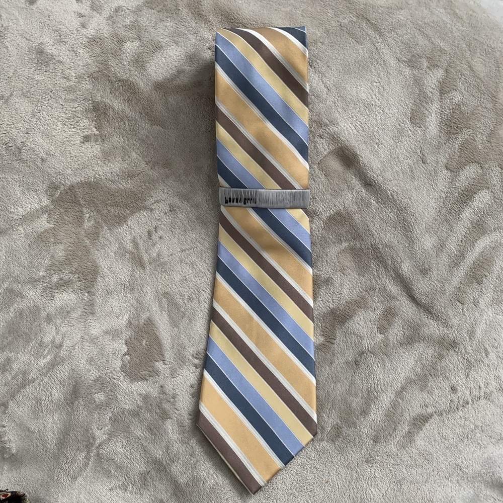 Perry Ellis 100% silk tie